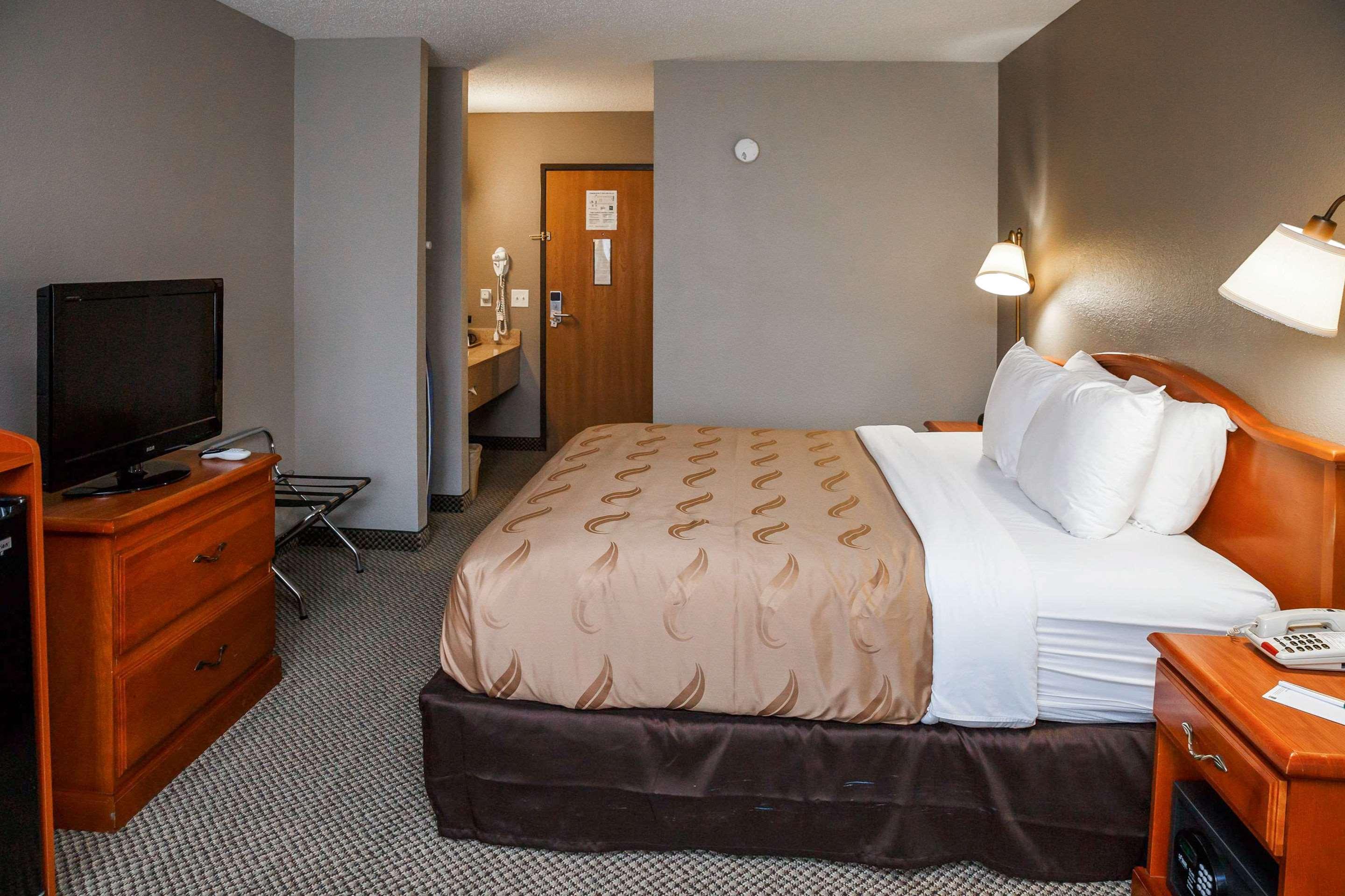 Quality Inn Burlington Near Hwy 34 מראה חיצוני תמונה