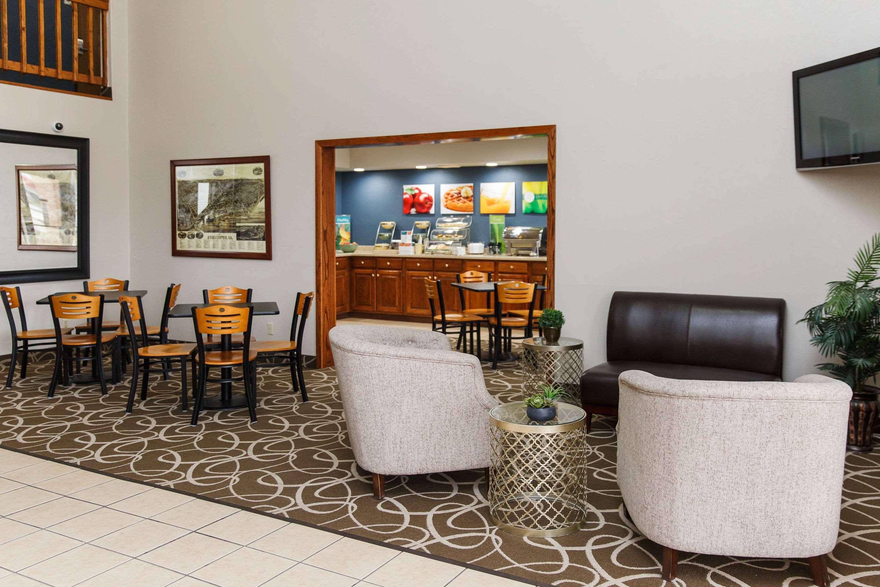 Quality Inn Burlington Near Hwy 34 מראה חיצוני תמונה