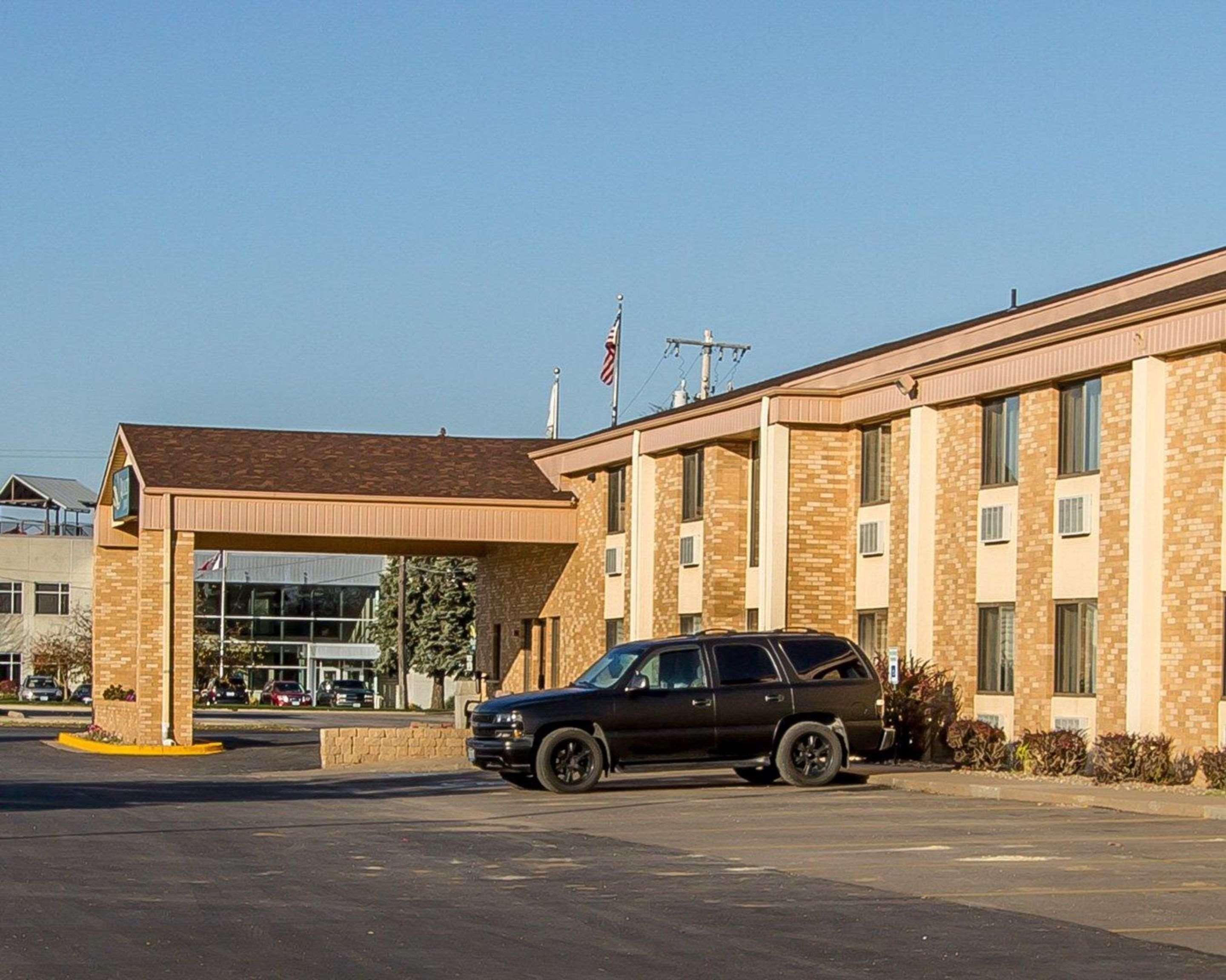 Quality Inn Burlington Near Hwy 34 מראה חיצוני תמונה
