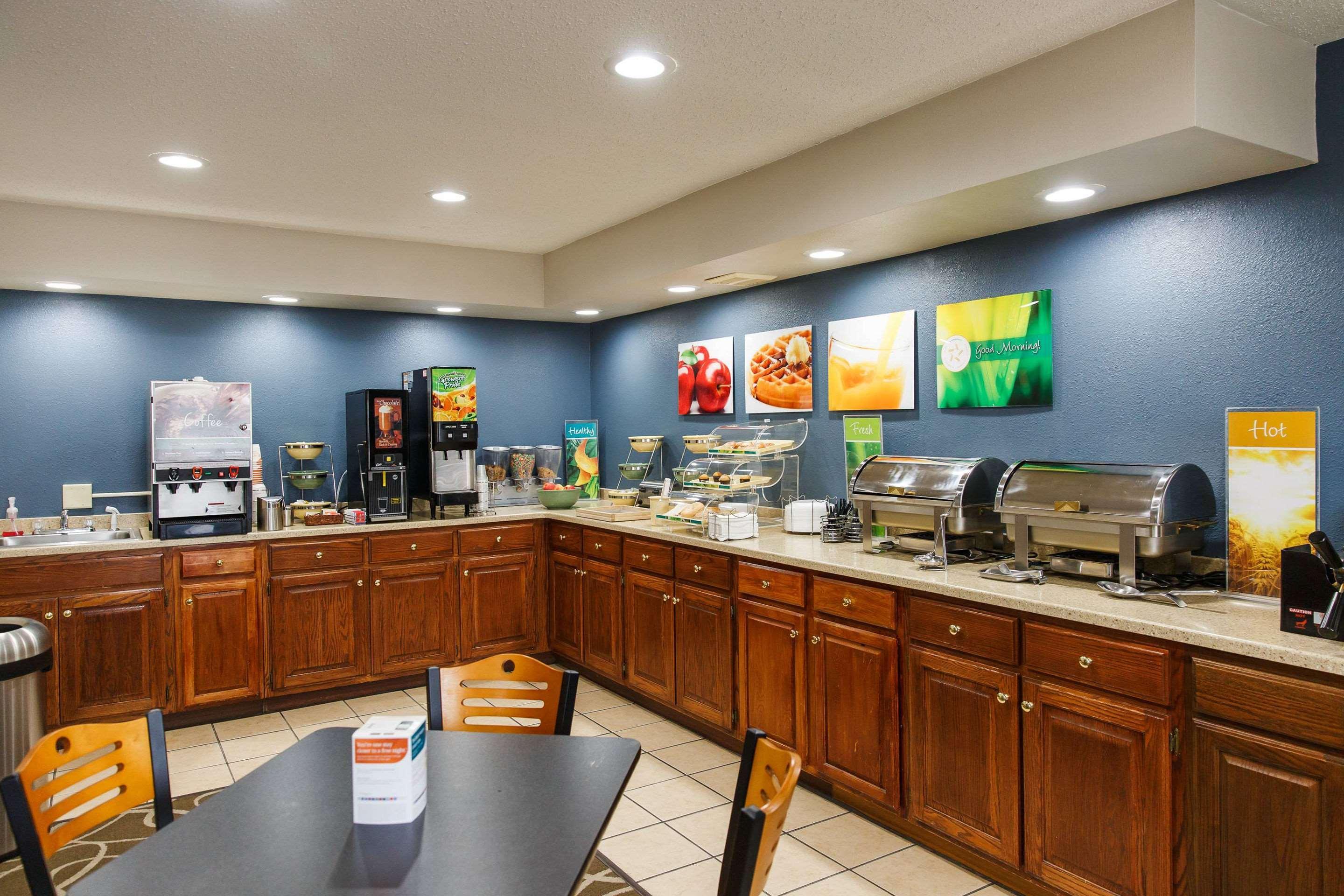 Quality Inn Burlington Near Hwy 34 מראה חיצוני תמונה