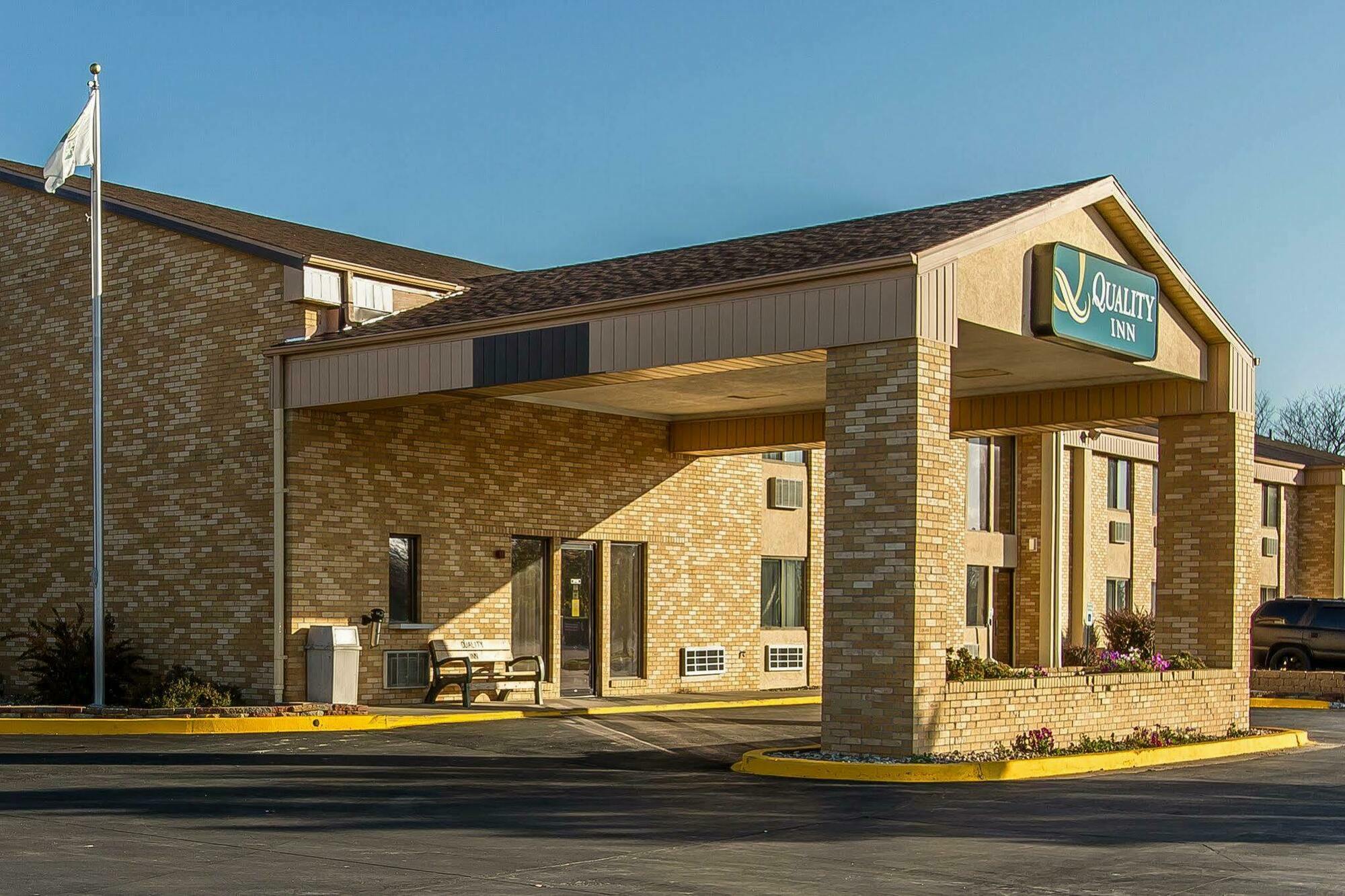 Quality Inn Burlington Near Hwy 34 מראה חיצוני תמונה