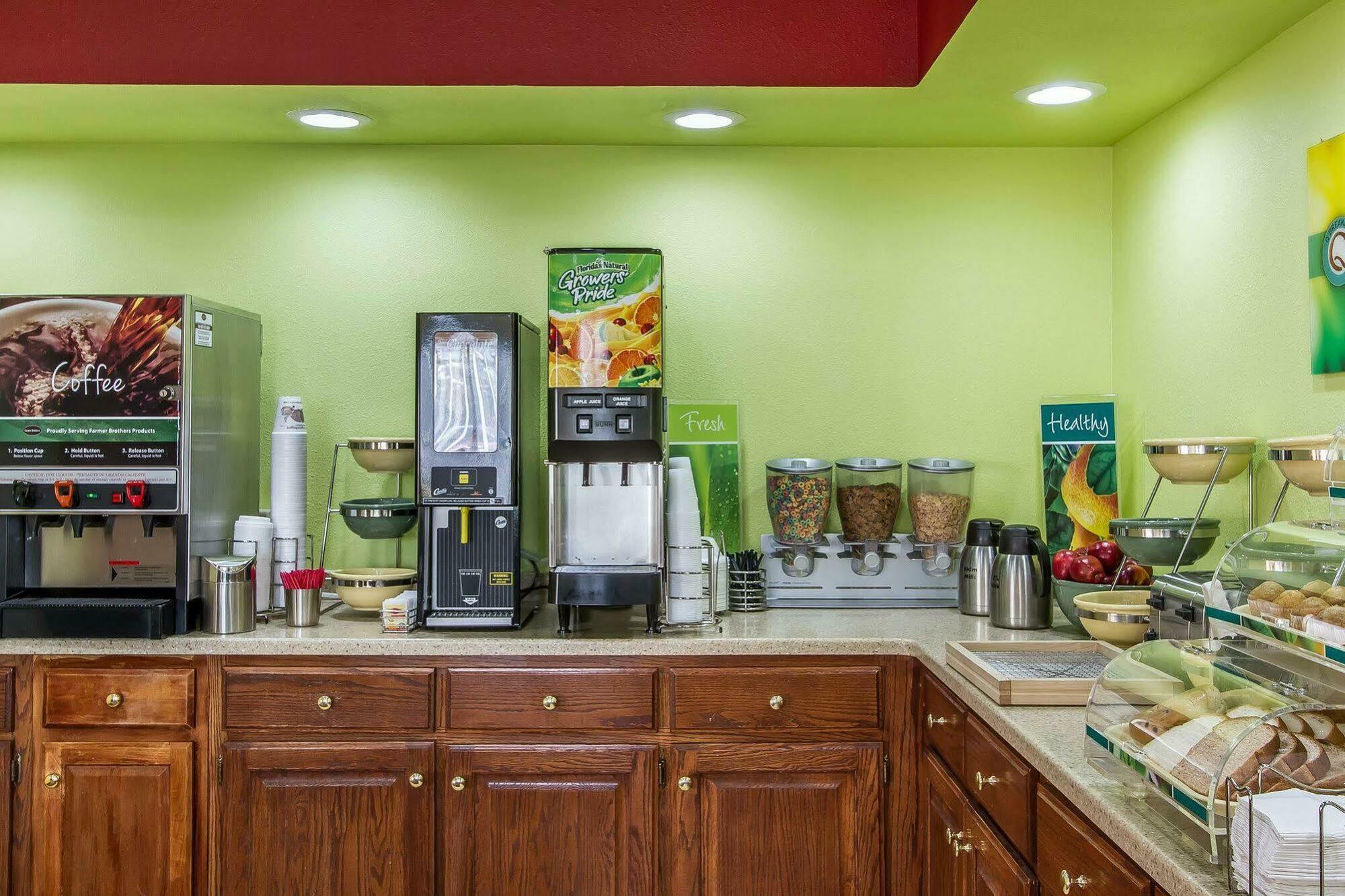Quality Inn Burlington Near Hwy 34 מראה חיצוני תמונה