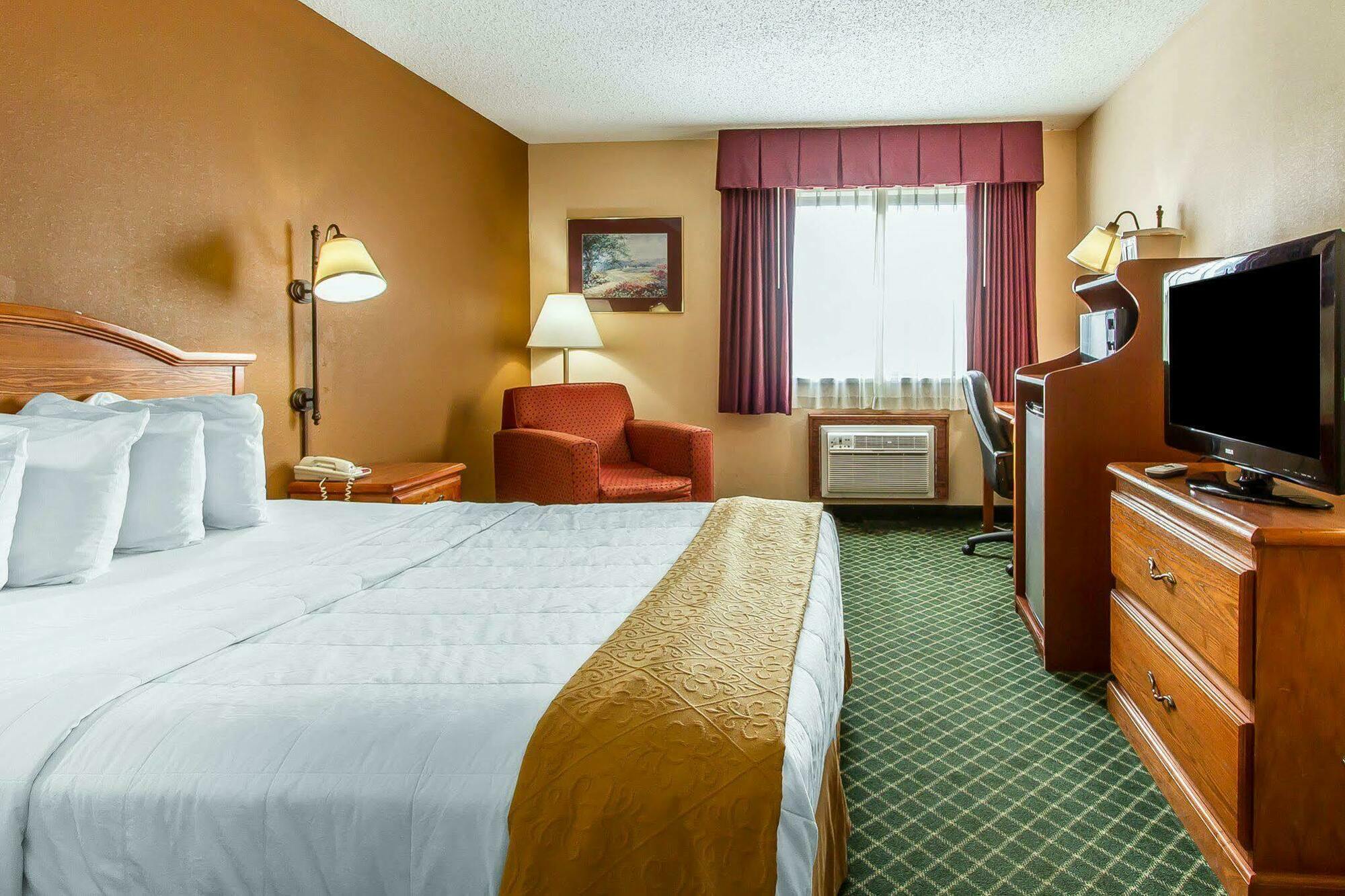 Quality Inn Burlington Near Hwy 34 מראה חיצוני תמונה