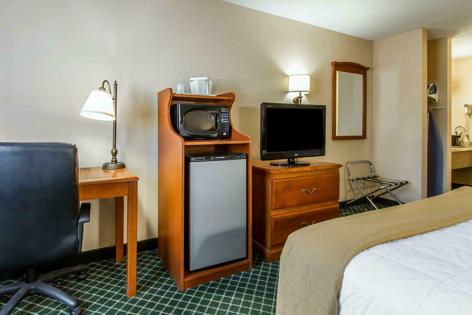 Quality Inn Burlington Near Hwy 34 מראה חיצוני תמונה