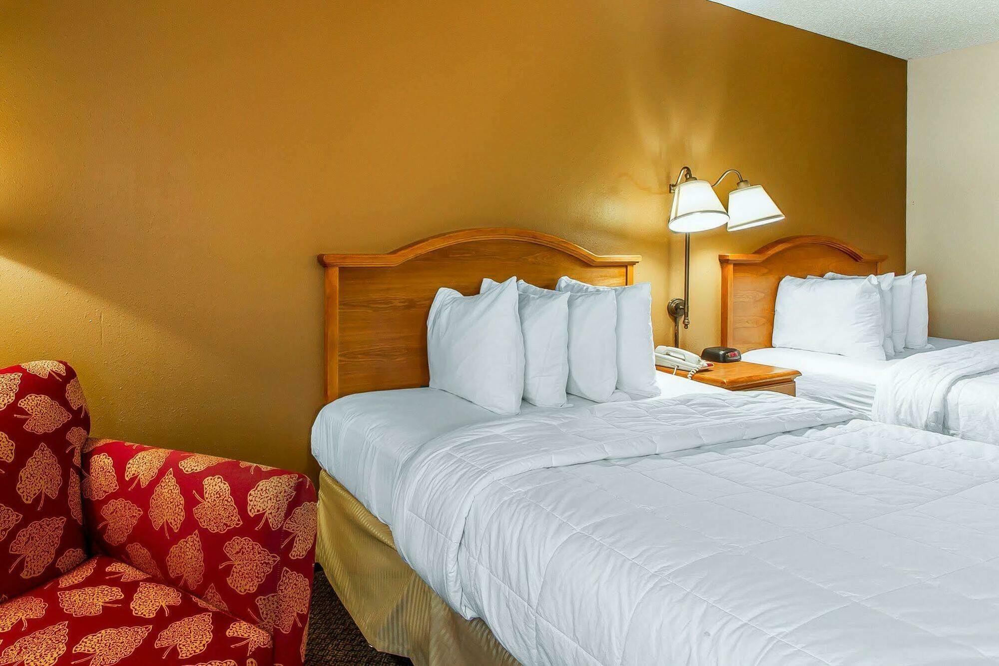 Quality Inn Burlington Near Hwy 34 מראה חיצוני תמונה