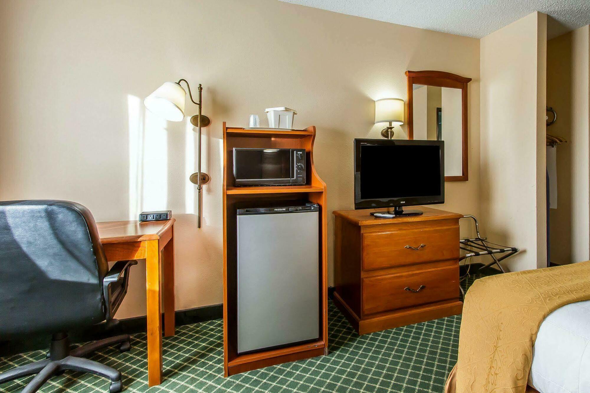 Quality Inn Burlington Near Hwy 34 מראה חיצוני תמונה