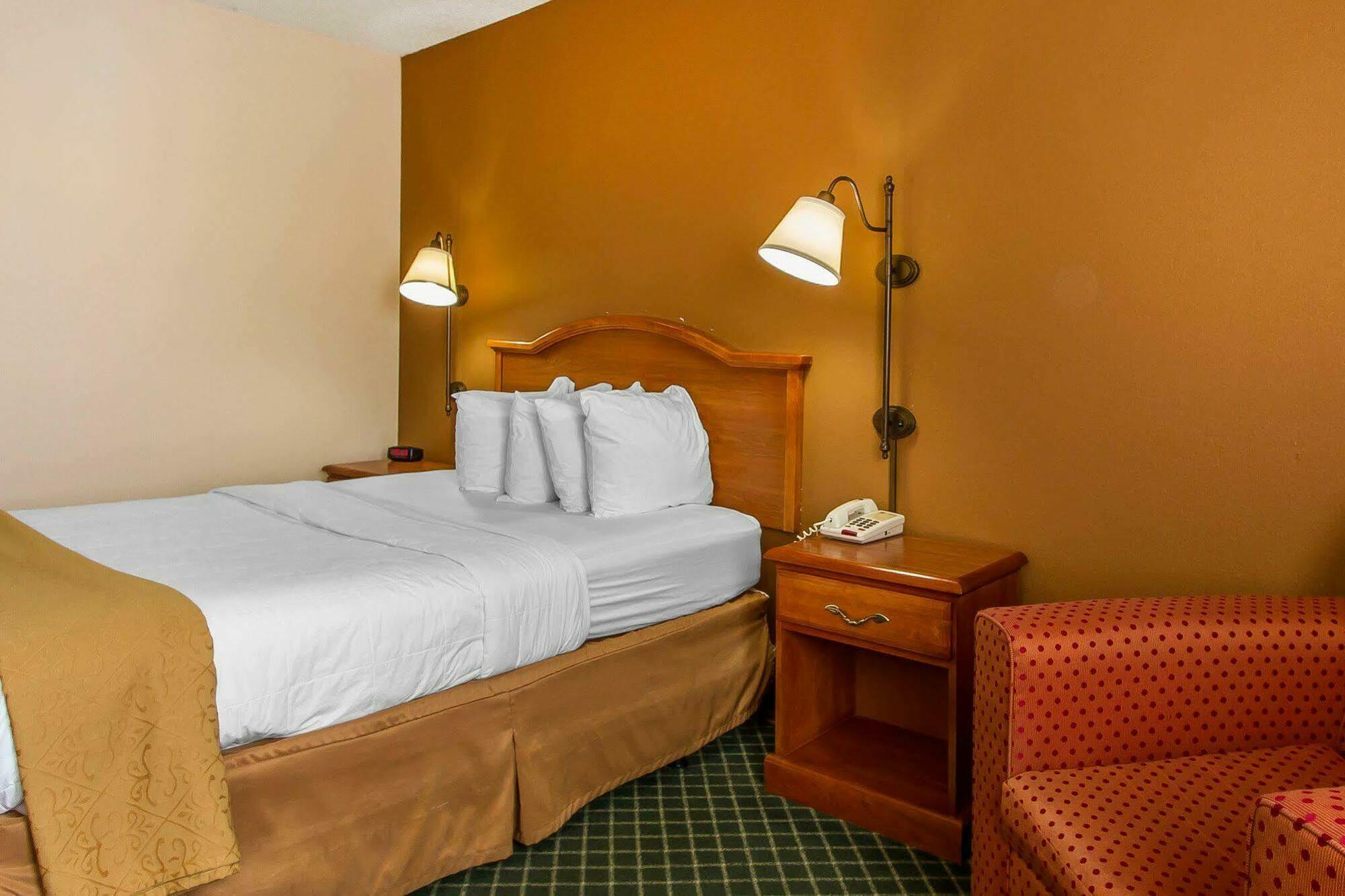 Quality Inn Burlington Near Hwy 34 מראה חיצוני תמונה