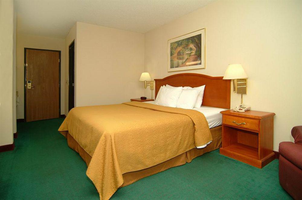 Quality Inn Burlington Near Hwy 34 מראה חיצוני תמונה