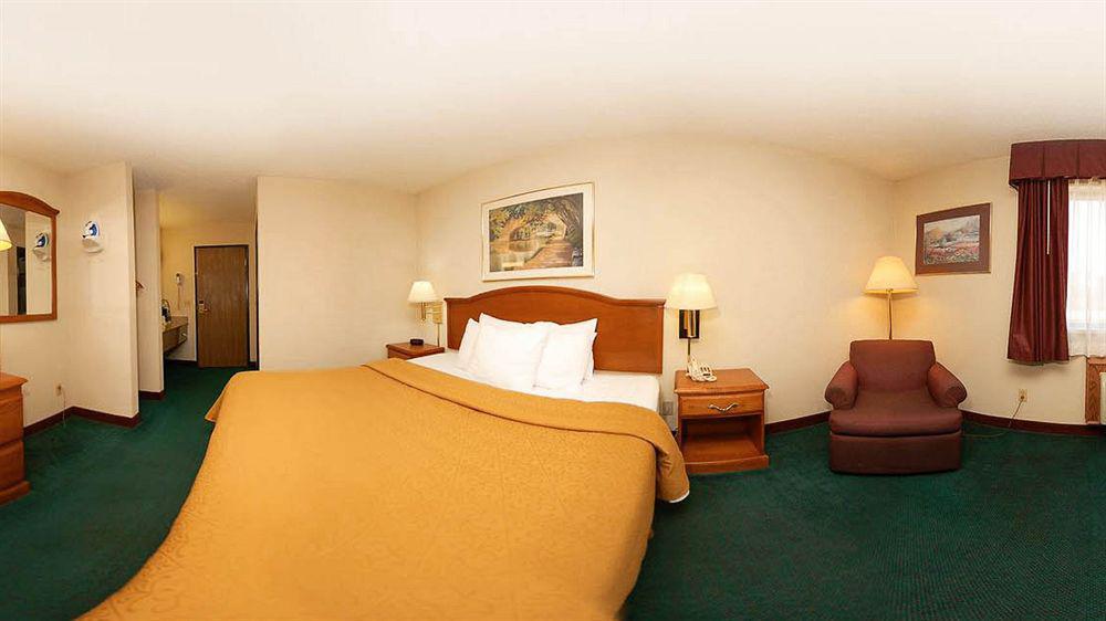 Quality Inn Burlington Near Hwy 34 מראה חיצוני תמונה